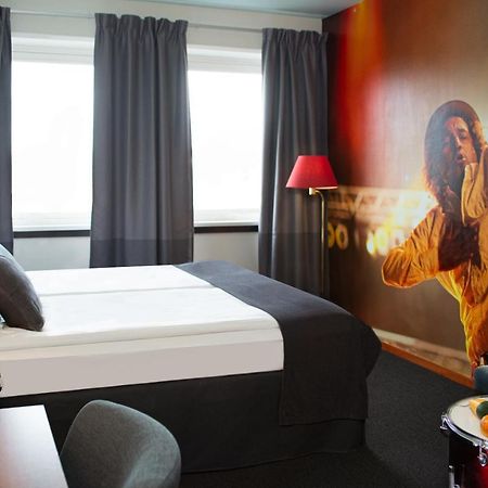 Hotell Hulingen Хультсфред Экстерьер фото